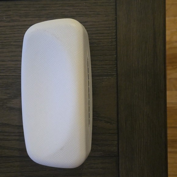 MICHAEL KORS Eyeglasses/Sunglasses CASE, White, Silvertone embossed. - Picture 4 of 8